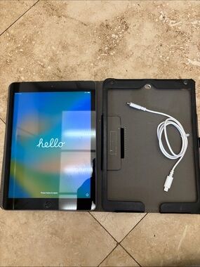iPad Gen 2 (SIM) 64 gb with case,charger, and screen protector